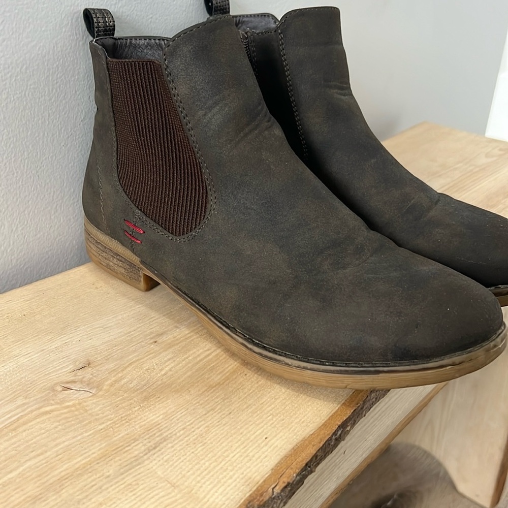 Women’s ankle booties